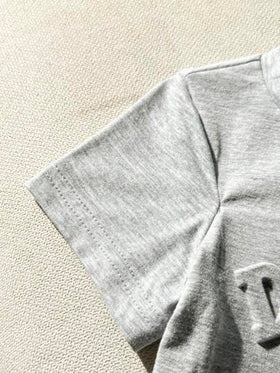 SHEIN مجموعة (2 قطعة) لطفل الحضانة الصغير ملابس صيف يومية أنيقة ، تي شيرت بأكمام قصيرة و شورت مطبوع عليها عبارة "جده الصغير" وطباعة ثلاثية الأبعاد ، مناسبة للعمر من 0 إلى 3 سنوات
