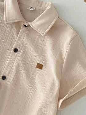 SHEIN مجموعة 3 قطع للشاب المراهق: قميص كاجوال فضفاض ، ياقة صغيرة ، رقعة جلدية ، كم قصير منسوج ، مناسب للمدرسة ، الحفلات ، المساء ، السفر