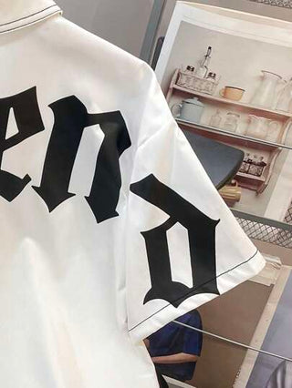 SHEIN قميص نسيج واسع مطبوع عليه طباعة حرفية تناسب الأولاد والمراهقين الصغار ، كاجوال مرن ملائم للمدرسة والحديقة والشاطئ وأعياد الميلاد ، مناسب للربيع/الصيف والخريف/الشتاء