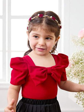 SHEIN بلوزة بأكمام قصيرة للبنات الصغار، أنيقة وجذابة، ذات فيونكة حمراء، مناسبة للصيف