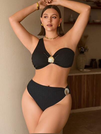 SHEIN Swim Curve بدلة سباحة مجموعة مع أكسسوارات معدنية سوداء لقياسات كبيرة، تصميم بسيط للنساء للارتداء في الصيف والشاطئ