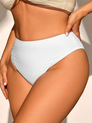 SHEIN Swim Curve ملابس سباحة بنموذج قطعة واحدة باللون الأبيض للمرأة البدينة