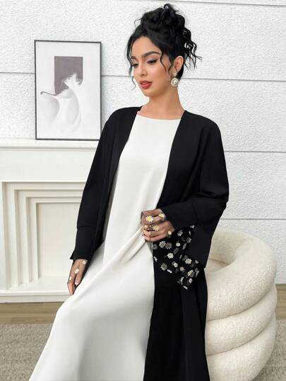 Yasmyna عباية عربية بأكمام واسعة مع لوحات شبكية مزخرفة بالأقحوان، متواضع للنساء