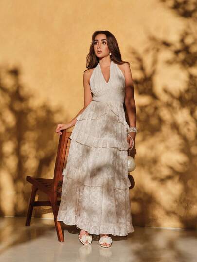 SHEIN X Hannahelzahed SHEIN MOD فستان برقبة حالتر مع فيونكة كبيرة وظهر مفتوح، بتصميم زهري مطرز، أناقة رومانسية حالمة بتطريزات مكشكشة، مناسب للمواعيد والحفلات والعطلات وحفلات الشاي وملابس أعياد الميلاد ، إطلالات صيفية للسيدات، إطلالات عيد الفصح ،إطلالات ال