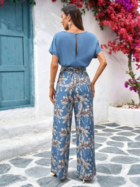 SHEIN Clasi بدلة حريمي أنيقة ذات رقبة دائرية مربوطة بحزام مع ساق واسعة