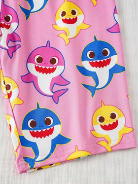 BABY SHARK X SHEIN مجموعة بيجاما مكونة من تي شيرت بأكمام قصيرة وشورت مطبوع عليهما رسوم كرتونية لسمكة القرش ملونة مناسبة للبنات المراهقات ملابس كاجوال