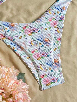 Swim Mod مجموعة من 2 قطعة، ملابس علوية بحرية مزخرفة بالزهور والأشرطة المحبوكة ذات أربطة رفيعة وسروال بكسرات عالي القطع، بدلة سباحة جريئة