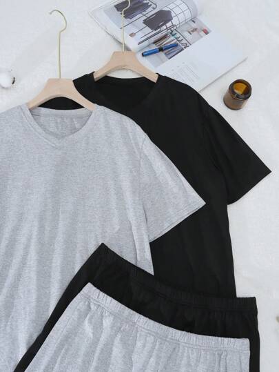 SHEIN طقم بيجاما للرجال بأعلى بأكمام قصيرة ياقة على شكل حرف V، وشورت بلون أحادي