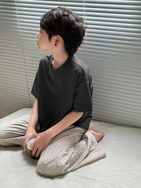 Dazy Kids طقم بجامة للفتى في مرحلة المراهقة تشمل تي شيرت بأكمام قصيرة و بنطال من لون واحد رمضان