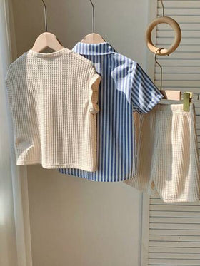 SHEIN مجموعة مكونة من 3 قطع للأولاد الصغار، قميص مخطط عادي ، سترة وشورت مناسبة لحضور حفلات عيد الميلاد، والحفلات المسائية، والأعياد، والحفلات الرسمية، والمدرسة، والمعمودية، وحفلات استقبال المواليد، والربيع/الصيف/الخريف