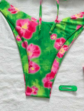 Swim Mod طقم بكيني مكون من 2 قطع عشوائي الطباعة، توب مشبك عنق وأسفل قص عميق، مثير لاطلالة الصيف والعطلات