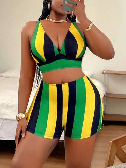 Slaydiva طقم ضمن أحجام كبيرة للنساء مكون من 2 قطعة، ملابس علوية تانكيني بطبعة مخططة وشعار، رقبة على شكل حرف V مع شورت سباحة ذات خصر عالي، مناسب لأجازات الصيف والشاطئ