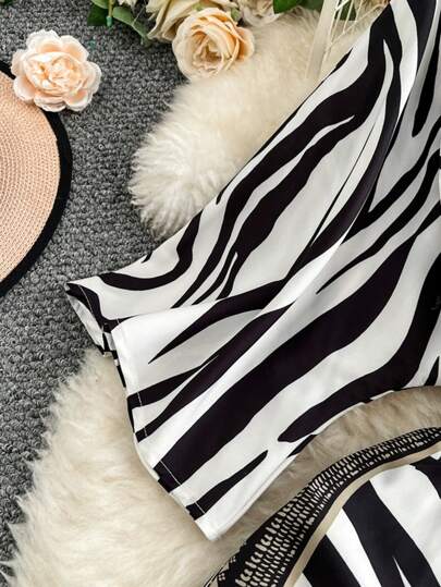 SHEIN جمبسوت قصيرة مناسبة للصيف مع ياقة على شكل V للنساء، عصرية الطراز