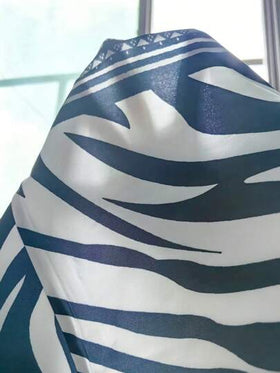 SHEIN جمبسوت قصيرة مناسبة للصيف مع ياقة على شكل V للنساء، عصرية الطراز
