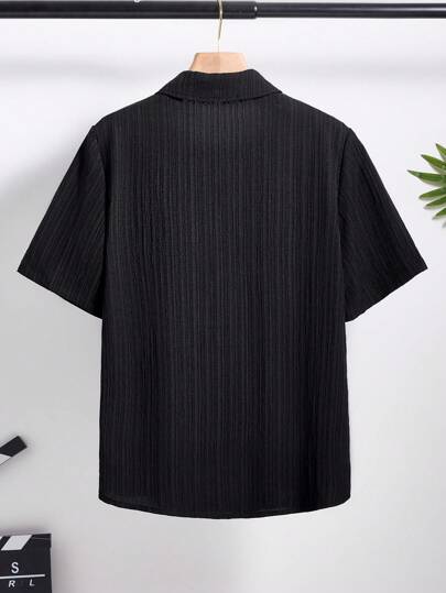 SHEIN قميص أسود قصير الأكمام كاجوال مناسب للرياضة والملابس الشارعية والبنك والروك والمدرسة واليومي والحفلات ومهرجانات الموسيقى في الربيع والصيف