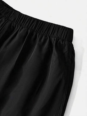 SHEIN شورت رياضي كاجوال للأولاد المراهقين يتميز بنسيج مُضلل وبطبعات منسوجة
