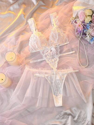 لانجيري حريمي DelicateAllure رومبير نسائية قصيرة مزخرفة بالزهور والدانتيل متموجة الحواف وجذابة