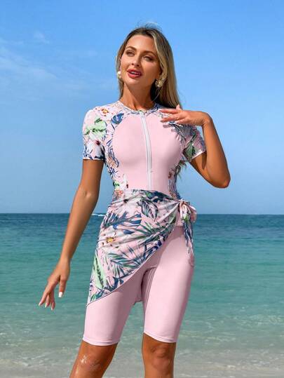 Swim Mulvari طقم للمرأة الشرق أوسطية: ملابس علوية أكمام قصيرة، شورت مطبوع بنقشة نباتية حارة، فستان واقٍ 3 قطع