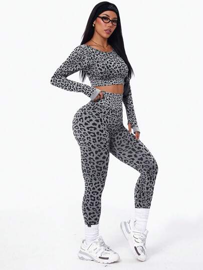 SHEIN Sport Studio مجموعة رياضية للنساء كاملة غير منسوجة شديدة المطاطية بطبعة نمر