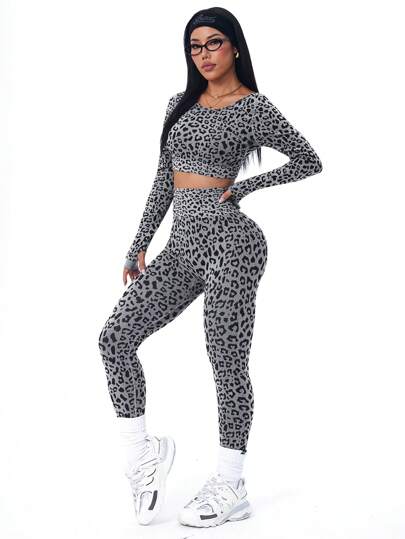 SHEIN Sport Studio مجموعة رياضية للنساء كاملة غير منسوجة شديدة المطاطية بطبعة نمر