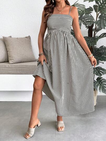 SHEIN فستان كامي طويل مخطط للحمل للعطلات الصيفية
