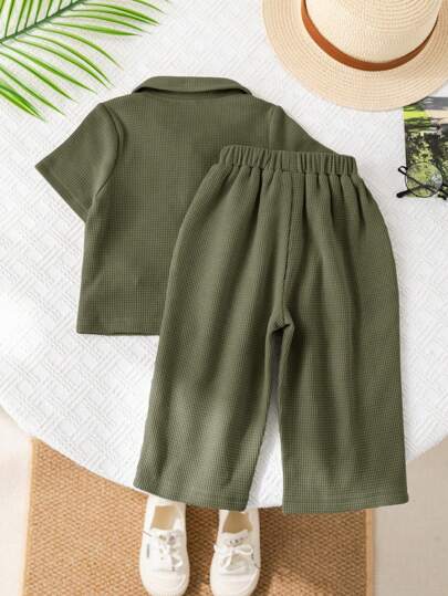 SHEIN مجموعة قميص قصير الأكمام مع طوق بولو وسروال بنطلون طويل كاجوال للأطفال الصبية، 2 قطعة في المجموعة