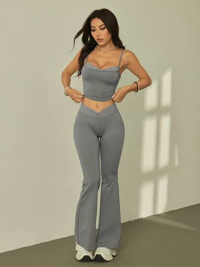 SHEIN PETITE مجموعة فساتين كاملة من قطعتين للسيدات، حمالات مع شق من الدانتيل الأسود وبنطلون مرتفع القدمين ضيق