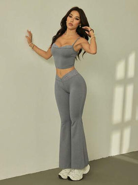 SHEIN PETITE مجموعة فساتين كاملة من قطعتين للسيدات، حمالات مع شق من الدانتيل الأسود وبنطلون مرتفع القدمين ضيق