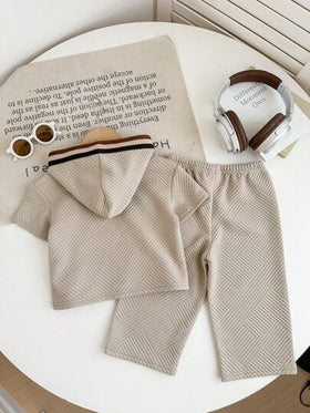 SHEIN مجموعة بنطلون واقميص ذو رباط شرايط للأطفال الصغار البنين/البنات في الصيف، بطراز كوري لطيف، تيشرت برباط قلنسوة وبنطلون فضفاض واسع الساق، مجموعة قطعتين