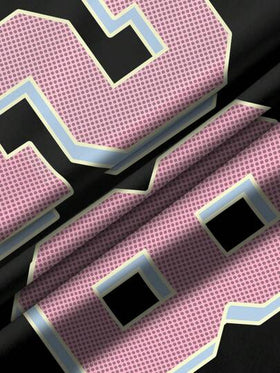 SHEIN تي شيرت نسائي بطراز رياضي أكاديمي مرصع بالنقاط والأحرف الرقمية المنتشرة بأسلوب كاجوال شارع الحس الرجعي