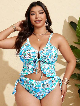 Swim Lushoire طقم ملابس سباحة للمرأة كبيرة الحجم، تانكيني مكون من قطعتين مع أساس أبيض وطبعات زهرية صغيرة مع كشكشة وربطة أمامية
