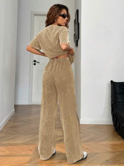 طقم حريمي قطعتين EZwear بدلة نسائية مريحة بطراز فاخر مطرزة بالحروف باللون الخاكي المغسول بطريقة عتيقة