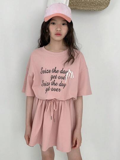 girls-sets DAZY مجموعة قطعتين من بلوزة كتف مسترخية بطباعة شعار وتنورة صغيرة كاجوال للبنات المراهقات