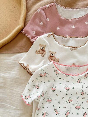 SHEIN LMoss Kids طقم بيجاما للأطفال البنات 6 قطع، مطبوع برسوم الدبي الكارتوني الجميل والزهور، تصميم قصير الأكمام وبنطال مع كشكشة، قطن مريح ومحبك للاستخدام اليومي