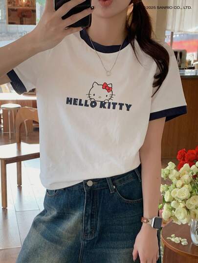 DAZY HELLO KITTY | DAZY تي شيرت للنساء بأكمام قصيرة مزخرف برسوم كرتونية وألوان متماسكة، قمصان جذابة