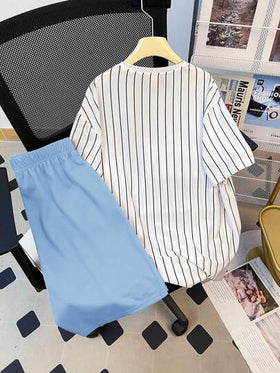 SHEIN مجموعة تيشيرت كم قصير وشورت للمراهقين الفتيان ذات طابع أنيق وبسيط وعملي ومريح، مناسبة للارتداء اليومي في المدرسة والخروج والرياضة والاحتفالات والحفلات بتصميم مخطط