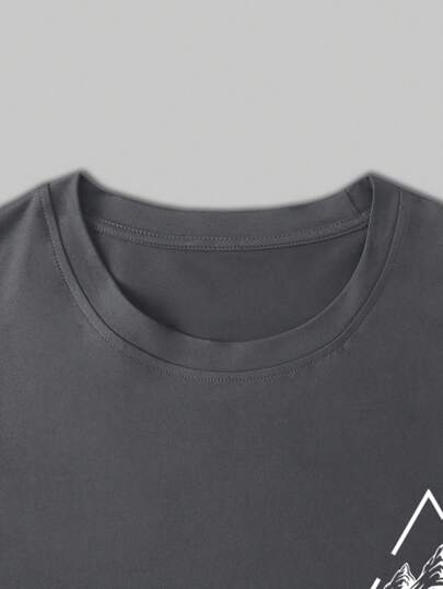 Manfinity Homme قميص تي شيرت كاجوال قصير الأكمام بياقة دائرية بطباعة هندسية، للرجال كبار الحجم، صيفي
