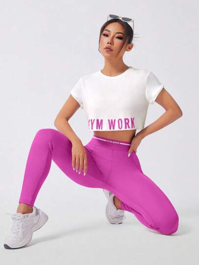 SHEIN Sport Studio طقم رياضي للنساء مكون من 3 قطع: ملابس علوية تيشرت بأكمام قصيرة مزينة بالرسومات والحروف، وتوب قصير وجينز ليجنز، مجموعة ملابس رياضية وكاجوال