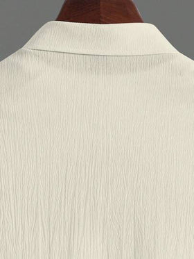 Manfinity Homme مجموعة قميص كاجوال بسيط بأزرار وبنطلون بحبل للرجال، ملابس خريفية، إطلالات مريحة