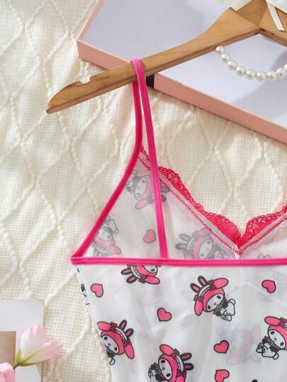 لانجيري حريمي Sanrio قطعة واحدة من سانريو للنساء فستان أبيض بشعار ميلودي بطباعة رقمية لطيفة، ياقة على شكل V، تطريز دانتيل، شق جانبي، شبكة شفافة وظهر مكشوف، حافة خس، مرحة، ملابس داخلية مثيرة، فستان ملابس داخلية مثيرة