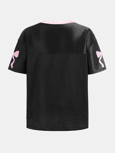 SHEIN قميص تي شيرت بأكمام قصيرة فضفاض مفتوح من الرقبة بطبعة نصوص وأرقام وفيونكة للفتيات المراهقات من الشارع والتراحة، باللون الأسود