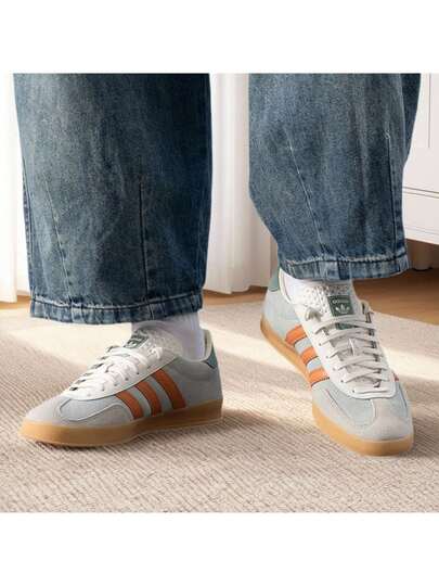Adidas Originals حذاء GAZELLE INDOOR مريح وخفيف الوزن ومنخفض الارتفاع ومقاوم للتآكل للرجال والنساء