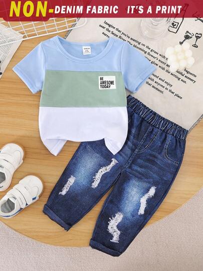 SHEIN Playful Pals مجموعة مكونة من 2 قطعة للأطفال الصبيان تتكون من تيشيرت بياقة مستديرة وأكمام قصيرة مطبوع عليه حرف بلوك + شورت ذو خصر مطاطي مطبوع بطباعة جينز مزيف، مريح وناعم ومتعدد الاستخدامات للصيف والأنشطة اليومية