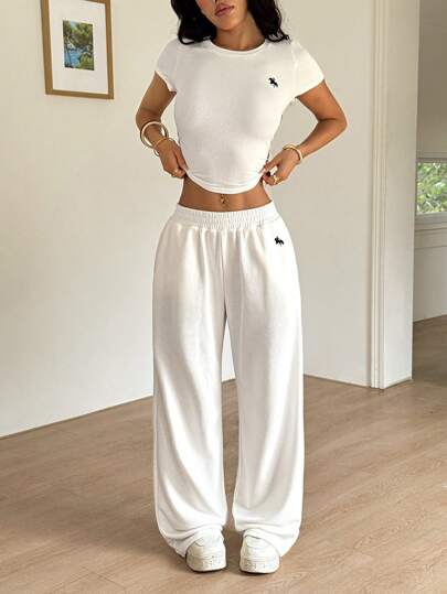 SHEIN EZwear مجموعة من قطعتين للنساء، بدلة منزلية مطرزة مخصرة، صيفية بيضاء