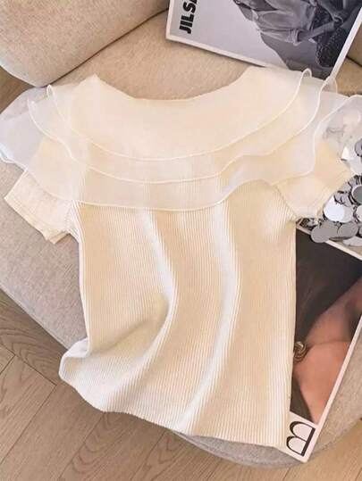 Franclia تيشيرت كاجوال للنساء بطبعة موجة بخط السمكة على الياقة، قماش مُنسّج مع زر تزييني