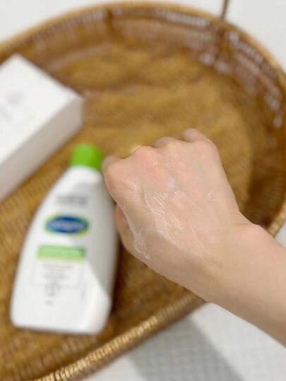 Cetaphil مرطّب الوجه والجسم من سيتافيل، مرطب مرطب لطيف 200مل لجميع أنواع البشرة ، مناسب للبشرة الحساسة ، خالٍ من العطور ، لا يسبب الحساسية ، لا يسد المسام