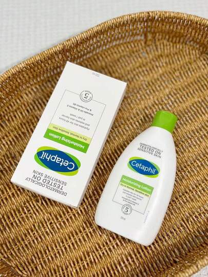 Cetaphil مرطّب الوجه والجسم من سيتافيل، مرطب مرطب لطيف 200مل لجميع أنواع البشرة ، مناسب للبشرة الحساسة ، خالٍ من العطور ، لا يسبب الحساسية ، لا يسد المسام