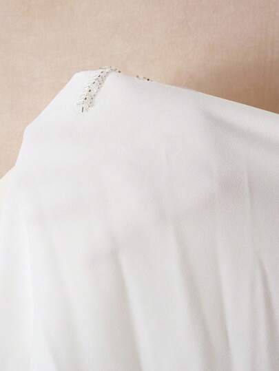 Amorya قميص نسائي أنيق أسود مطرز بخيط الخرز على الصدر، بأكمام عرضية قصيرة، مناسب لمناسبات متنوعة