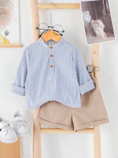SHEIN 2 مجموعة فانلة مخططة طويلة الأكمام وشورت للأطفال الصبيان الكاجوال، ملابس جميلة مناسبة للربيع/الصيف، حفلة عيد الميلاد، المناسبات المسائية، الزفاف، استحمام الطفل، احتفالات عيد الميلاد الأول