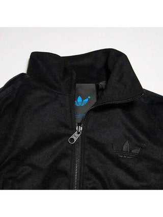 Adidas معطف جاكيت قصير مصنوع من الأقمشة المحبوكة بتصميم شكل البرسيم مع طوق عالي للسيدات HK7250